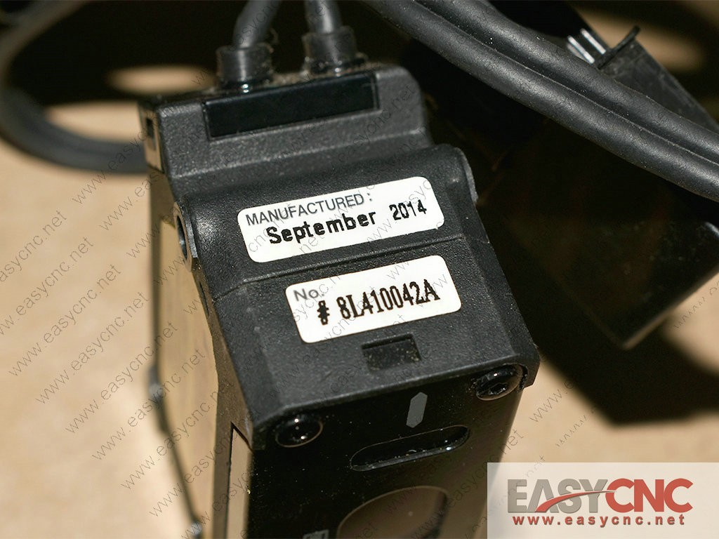 8L410042A Keyence cmos laser sensor used