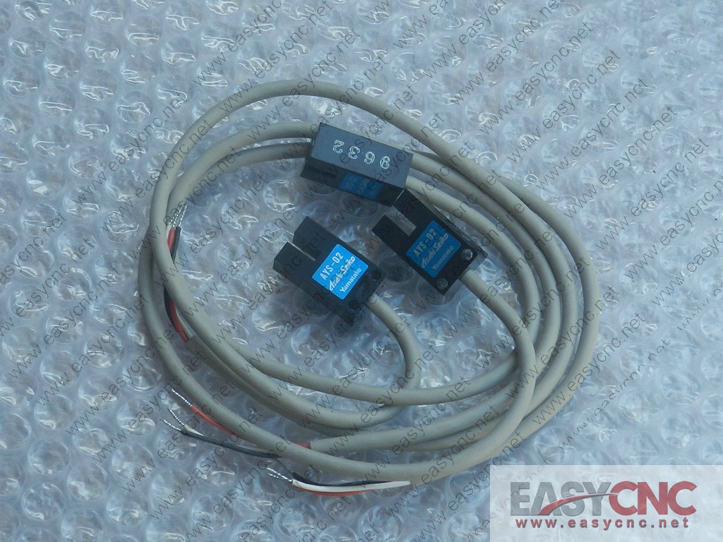 AYS-02 Yamatake photoelectric switch new
