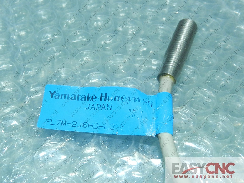 FL7M-2J6HD-L3 YAMATAKE proximity switcy used