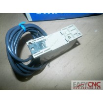Z4M-W40 Omron laser displacement sensor used