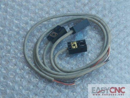 AYS-02 Yamatake photoelectric switch new